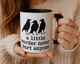 Ein kleiner Murder verletzt nie jemanden Krähenbecher, lustige Rabenkaffeetasse, gotische Krähe Geschenk, schwarzer Vogel Humor Becher, Vogelbeobachter, Vogelgeschenk