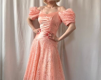 Vintage 1980s Peach Satin & Lace Asymmetrical Hem Puff Sleeve Prom Party Dress - XS