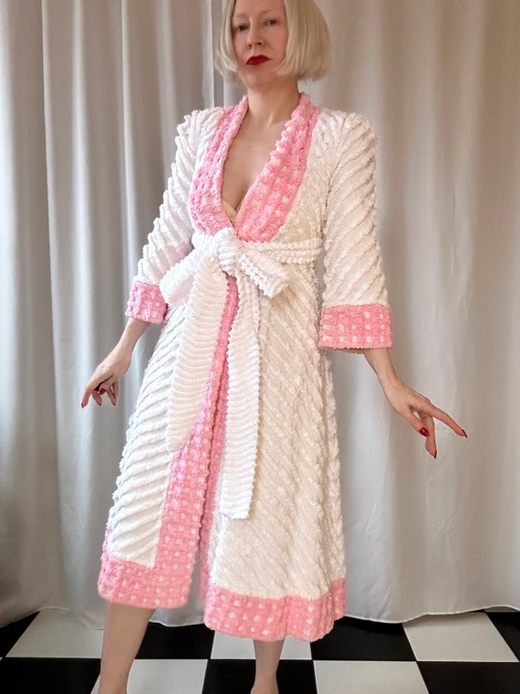 Vintage ivory chenille robe Gem