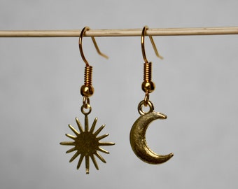 Sonne Mond Ohrringe Gold, Sonne Gold Ohrringe, Ohrringe minimalistisch gold Geschenk persönlich Sonne Mond Schmuck golden