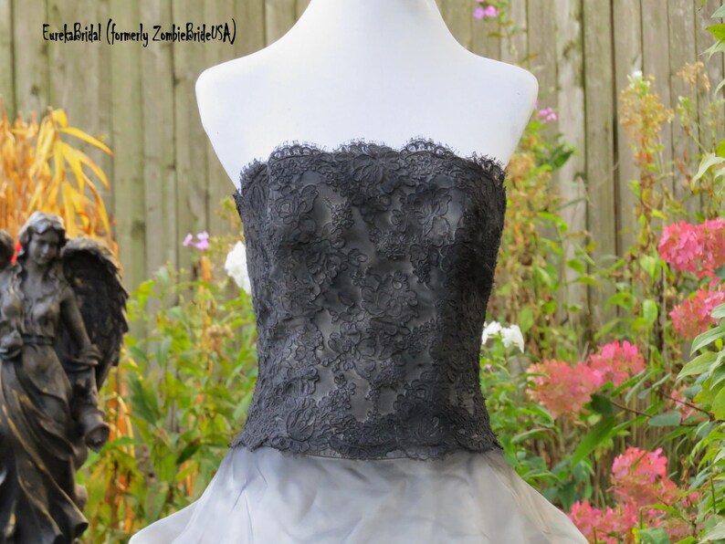 Halloween Bridal Gown Size MEDIUM Corset style bodice size 8 Zombie Wedding dress distressed vintage 1990s Lace Bridal dress