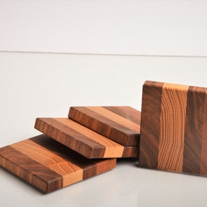 Set di 4 sottobicchieri in legno, sottobicchieri per bicchieri, sottobicchieri in legno a grana fine 4 pezzi realizzati in noce ciliegio robinia,