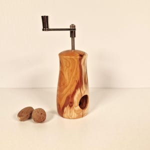 Nutmeg mill Nora, grater, yew wood, nutmeg, spice mill, gift, wedding, barbecue, cooking,