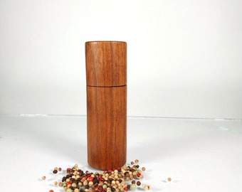 Pfeffermühle, Salzmühle, Gewürzmühle, Holz Nussbaum, Geschenk für Hochzeit, Weihnachtsgeschenk, Geburtstagsgeschenk, Ausverkauft