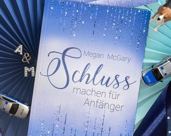 BUCH Liebesroman "Schlussmachen für Anfänger" Taschenbuch & Goodies Postkarten Lesezeichen Bookmerch