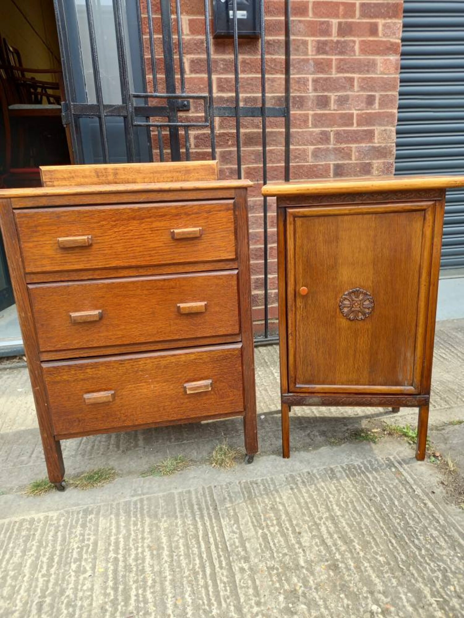 Cofre pequeño de tres cajones de 1940 y un armario. | Etsy