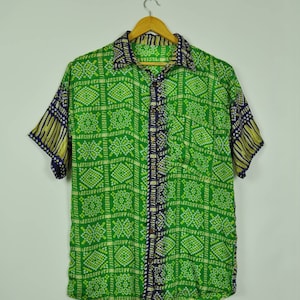 Seide Shirt XXL Kurzarm Upcycling Sari Kokos Knöpfe Hippy Grün Blau Geometrische Sommer Kleidung