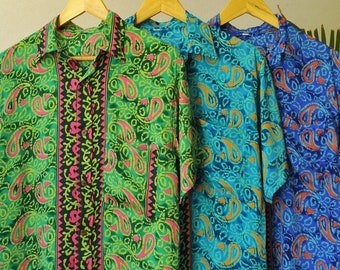 Hemd in Seta Paisley Verde Blu Turchese with maniche corte, buttoni in cocco