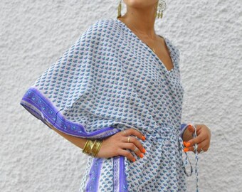 Robe tunique en caftan court en soie, faite à la main avec de la soie recyclée 100% pure à partir de sari vintage, par FancyBoho