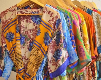 Seta Kimono Bulk Lot Giacca con cintura Camicetta Geometrics Florals Mix Patterns, Abbigliamento sostenibile, anni '70 anni '80 anni '90 stile boho Upcycled Sari