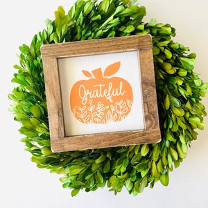 Grateful Pumpkin Tile, austauschbares Dekorschild, Saisonales Wohndekor, Herbstschilder, Herbstsaison Bild 2