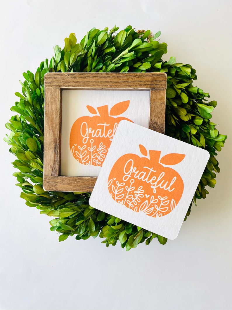 Grateful Pumpkin Tile, austauschbares Dekorschild, Saisonales Wohndekor, Herbstschilder, Herbstsaison Bild 1