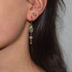 Hoop earrings in green and gold with natural stone