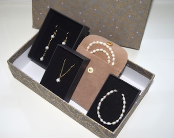 Süßwasserperlen Schmuckset - Geschenkset 4 teilig - Perlenkette, Ohrringe, Armband