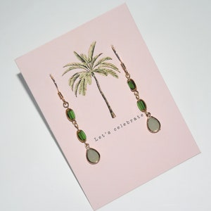 Hanging earrings in green and gold with natural stone pendants