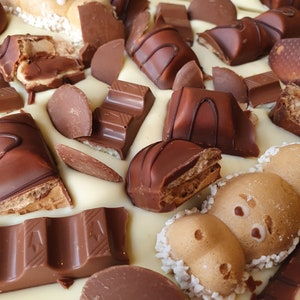 kinder chocolate slab kinder bueno. kinder sticks. kinder hippos. chocolate buttons image 9