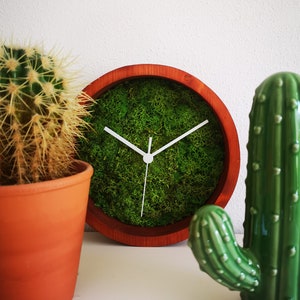 Wall clock moss natural / wood 22 cm Bauhaus radio handmade
