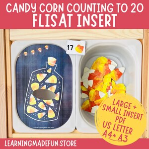Può includere: Un giocattolo di apprendimento in legno con due scomparti. Uno scomparto contiene un'immagine di un barattolo pieno di mais dolce. L'altro scomparto contiene un mucchio di ritagli di mais dolce. Una carta con il numero 17 e una grafica di mais dolce si trova sopra gli scomparti. Il testo "Candy Corn Counting to 20 Flisat Insert Large + Small Insert PDF US Letter A4+ A3" è sull'immagine.