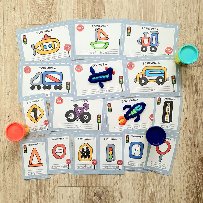 Puede incluir: Un conjunto de 12 tarjetas coloridas con im&aacute;genes de diferentes objetos hechos con plastilina. Cada tarjeta tiene un t&iacute;tulo que dice "Puedo hacer un" seguido del nombre del objeto. Las tarjetas est&aacute;n dise&ntilde;adas para que los ni&ntilde;os aprendan sobre diferentes objetos y c&oacute;mo hacerlos con plastilina.