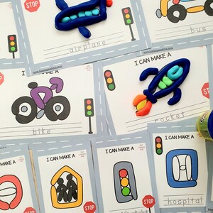 Puede incluir: Un conjunto de tarjetas imprimibles con im&aacute;genes de diferentes veh&iacute;culos y las palabras "Puedo hacer un" y "STOP" impresas en ellas. Las tarjetas est&aacute;n dise&ntilde;adas para que los ni&ntilde;os puedan usar plastilina para crear los veh&iacute;culos.