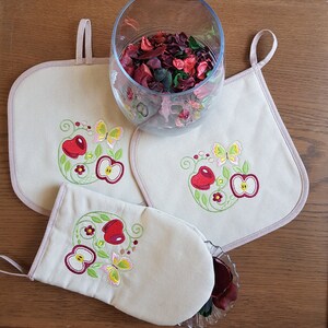 Kitchen glove, kitchen pads, plate washers, kitchen set.