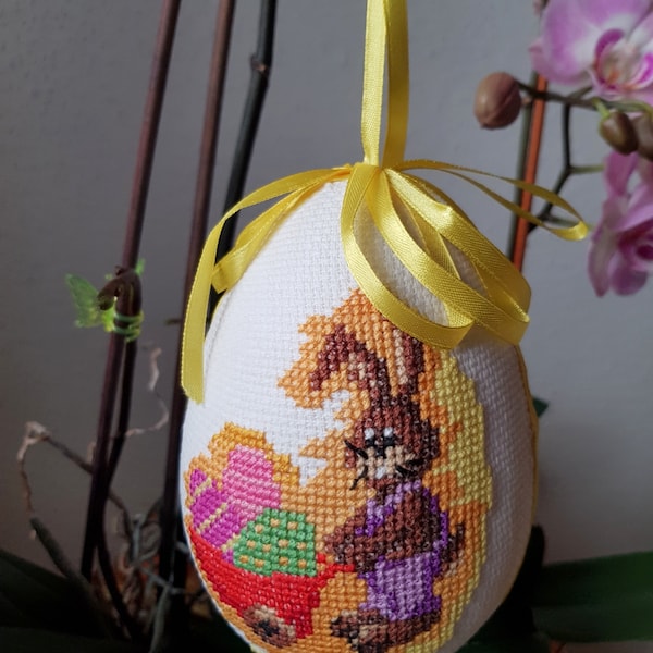 Haftowane jajko, jajko ze styropianu, haft krzyżykowy, haftowany kurczak na jajku, easter eggs