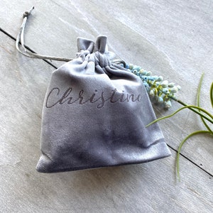 Confezione regalo con nome borsa in velluto inciso al laser