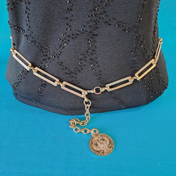 1970s Gilded Metal Chain Belt With Coin Charm - Adjustable  display picture 2