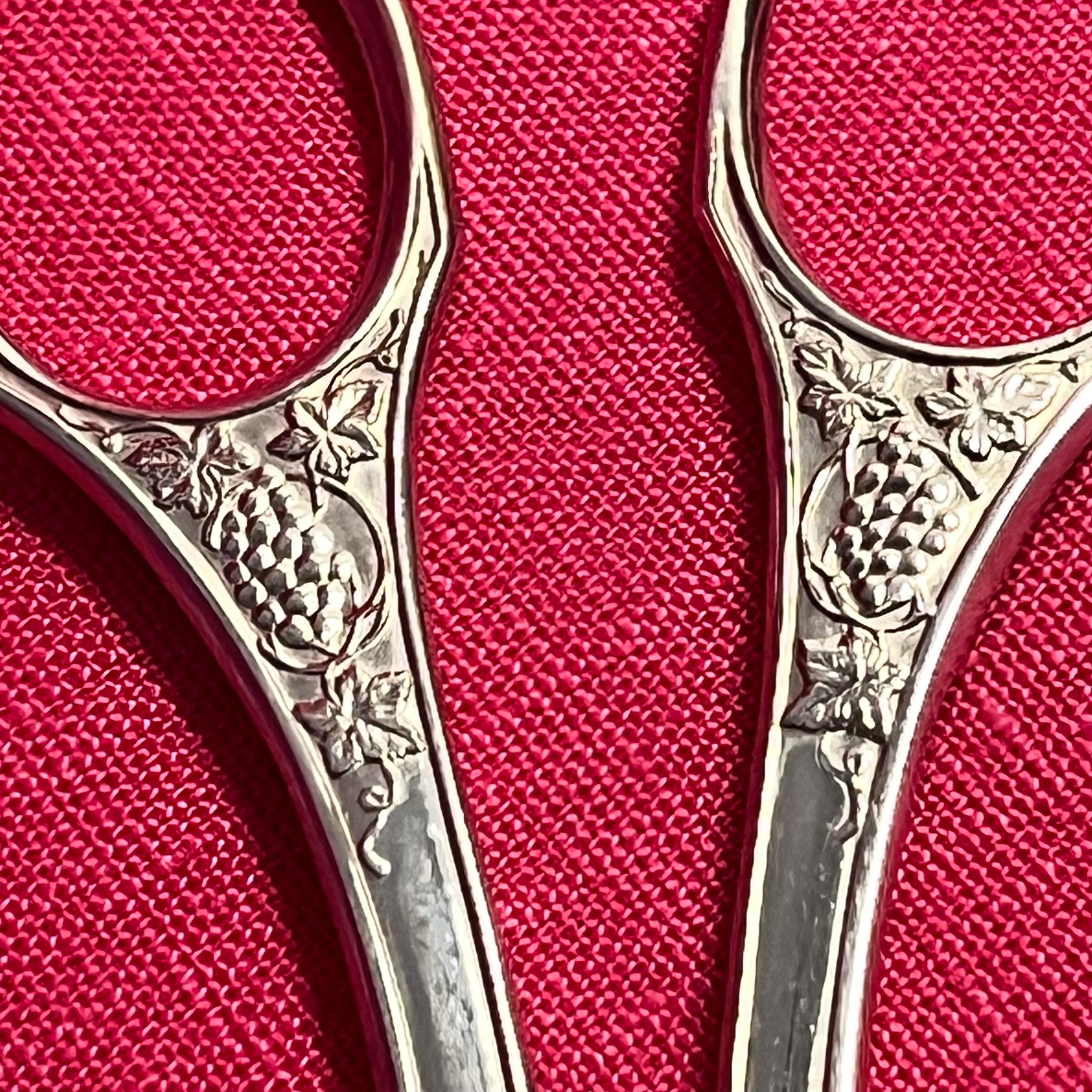ヴィンテージ風ブドウ用ハサミ、花柄シルバーメッキのブドウ用はさみ
