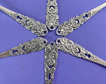Conjunto de 6 garfos para bolo vintage banhados a prata. Padrão barroco vazado. Fabricados pela GAB Suécia. Década de 1950.