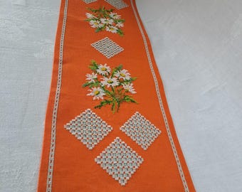 table runner 「花籠吉鳥」　帯リメイク 長長尺270㎝　正絹 Vintage Orange Linen Table Runner: Embroidered Daisy Flower