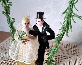 Unique Wedding Cake Topper. Vintage. 1940s. Bride and Groom Under a Portal. Chenille Pipe Cleaner Bodies.