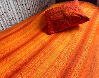 Singel Bed Cover. Heavy Polyester Fabric. Vintage From the 1970's. Woven in Yellow and Orange. Striped Pattern. Bedspread. Coverlet.