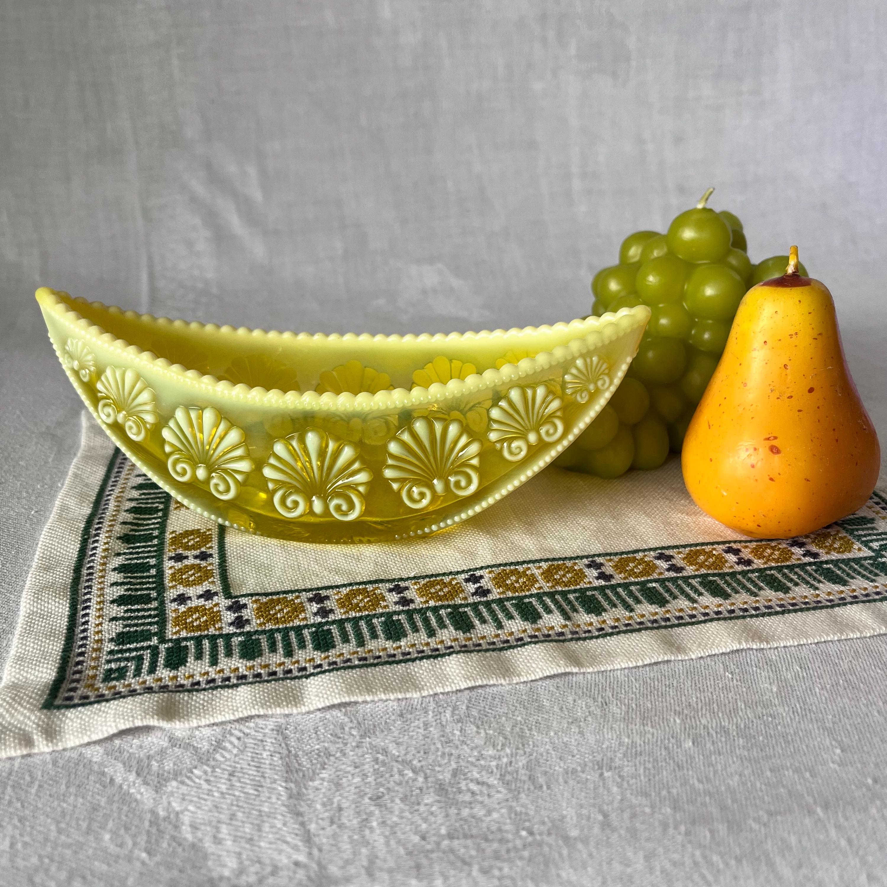 イギリス Davidson アンティーク　薔薇戦争　ウランガラス Uranium Glass Bowl. George Davidson & Company. Collectible Glass