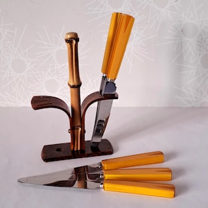 German Fruit Knife-Stand. Bamboo and Bakelite. 6 Stainless Steel Knives. All Marked. In Good Condition. ART DECO Design.