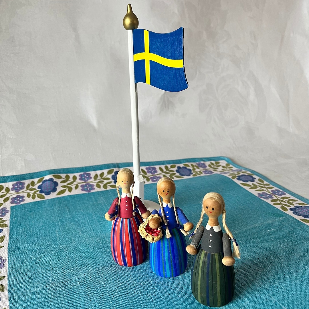 statuette di bambole in legno di arte popolare Chiamate