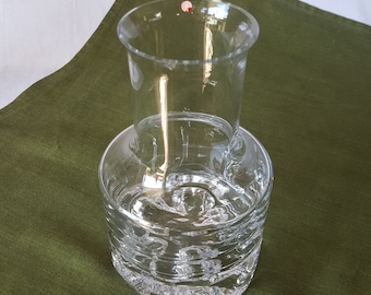 Iittala Karaffe Genannt ""Gaissa""." Entworfen von Tapio Wirkkala Finnland. Hergestellt in den 1970er Jahren. Schönes Design und einfache Bedienung.