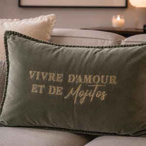 Rechteckiger Kissenbezug aus Baumwollsamt – Slogan „Living on love and Mojitos“ – Kissenbezug 40 x 60 cm – La Strasseuse