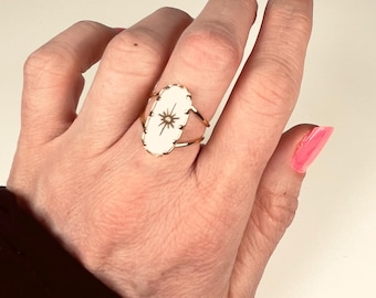 Gold ring with a white stone in stainless steel / Trendy and boho ring / Modern ring / Gift for women