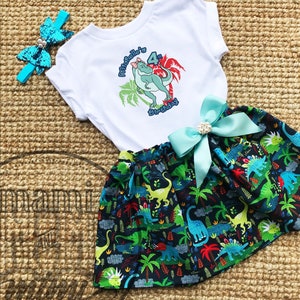 Chemise et jupe personnalisées d'anniversaire de dinosaure de filles, cadeau d'anniversaire de dinosaure de filles, tshirt personnalisé de dinosaure, robe de tenue de 1er anniversaire