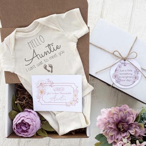 Hello Auntie GIFT BOX Baby Birth Announcement Onesie® Bodysuit | Personalized Name Pregnancy Reveal gift for a Sister new Auntie Aunt Tia