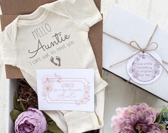 Hello Auntie GIFT BOX Baby Birth Announcement Onesie® Bodysuit | Personalized Name Pregnancy Reveal gift for a Sister new Auntie Aunt Tia