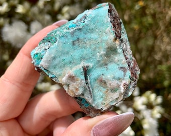 コンゴ産、ドゥルージーマラカイト入りブルークリソコラ水晶標本