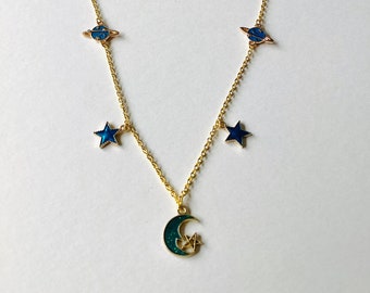 Mond und Sterne himmlische Halskette. Vergoldete Plättchen Kette. Geschenktüte inklusive