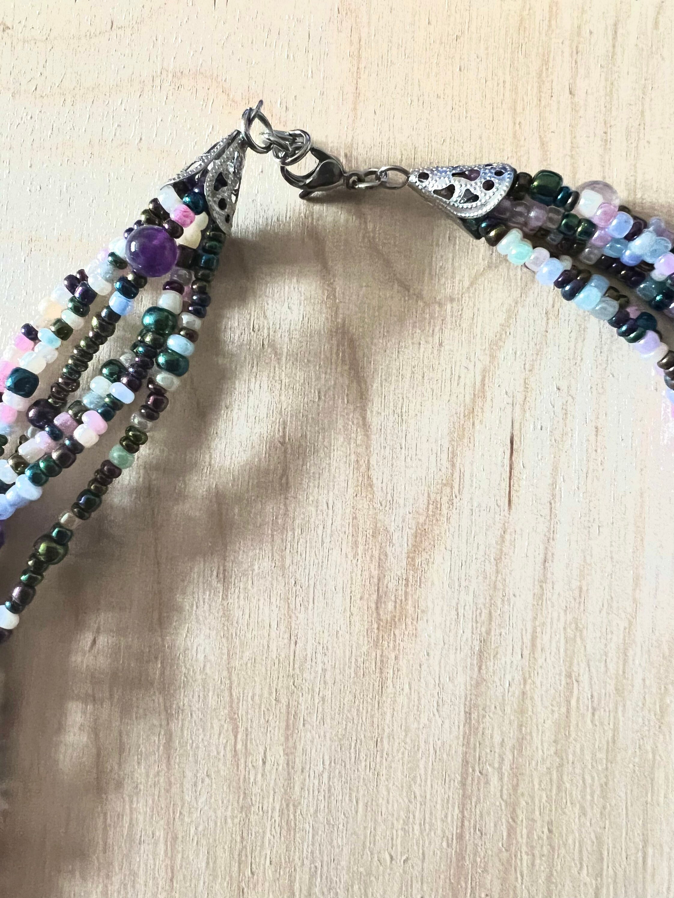 Collier Cinq Rangs Quartz Rose, Perles Et Strass - Occasion En état Neuf