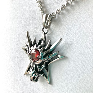 Pendentif pentagramme et tête de dragon en acier inoxydable. Chaîne en cuir noir ou en acier inoxydable au choix. Sac cadeau inclus