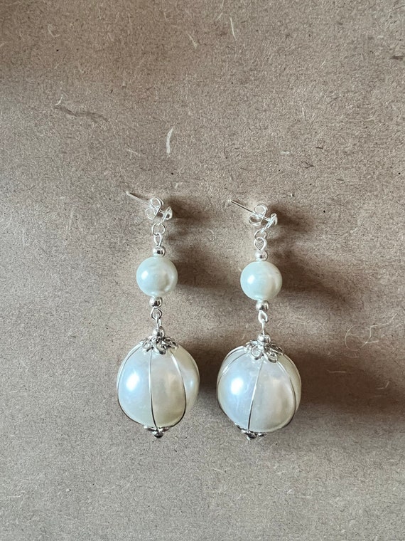 Boucles D'oreilles Anciennes Pendantes, Plaqué Or Filigrane & énorme Perle Naturelle - Occasion