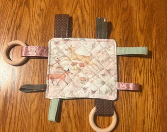Woodland Baby Girl Crinkle Leksak – Handgjord Sensorisk Kärlek