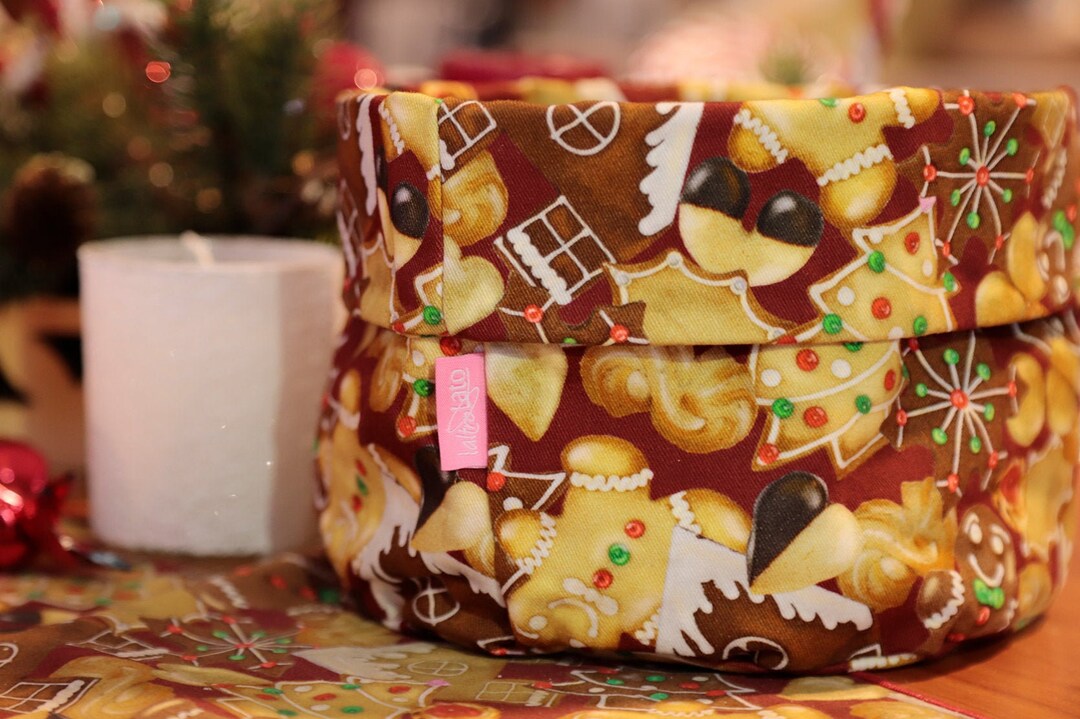 CHRISTMAS BREAD BASKET Whit Cookies and Gingerbread, Christmas Gift