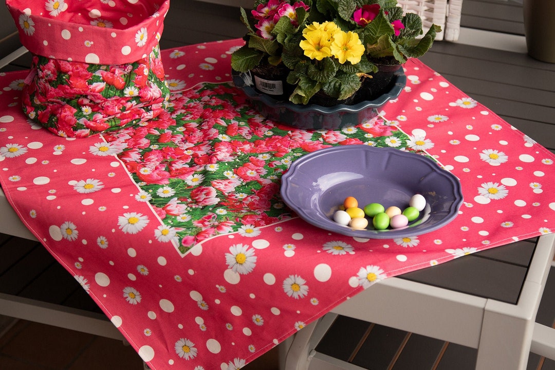 DAISIES SQUARE TABLECLOTH Gift Idea for Mother's Day Etsy